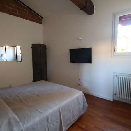 Charme Appartamento Immerso Tra Le Mura Bolognesi Екстериор снимка